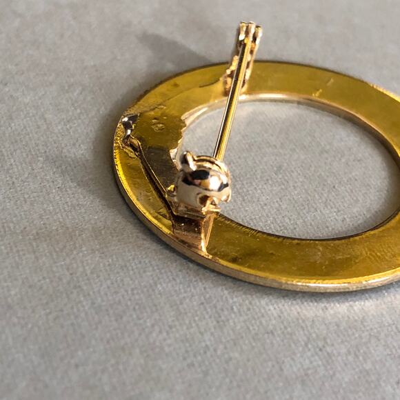 Gold Tone Circle Brooch Pin Round Wreath Diamond Pattern Retro Vintage - Picture 5 of 6